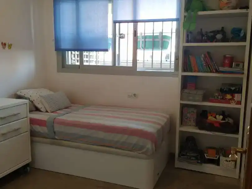Schlafzimmer von Wohnung zur Miete in  Sevilla Capital mit Klimaanlage und Schwimmbad