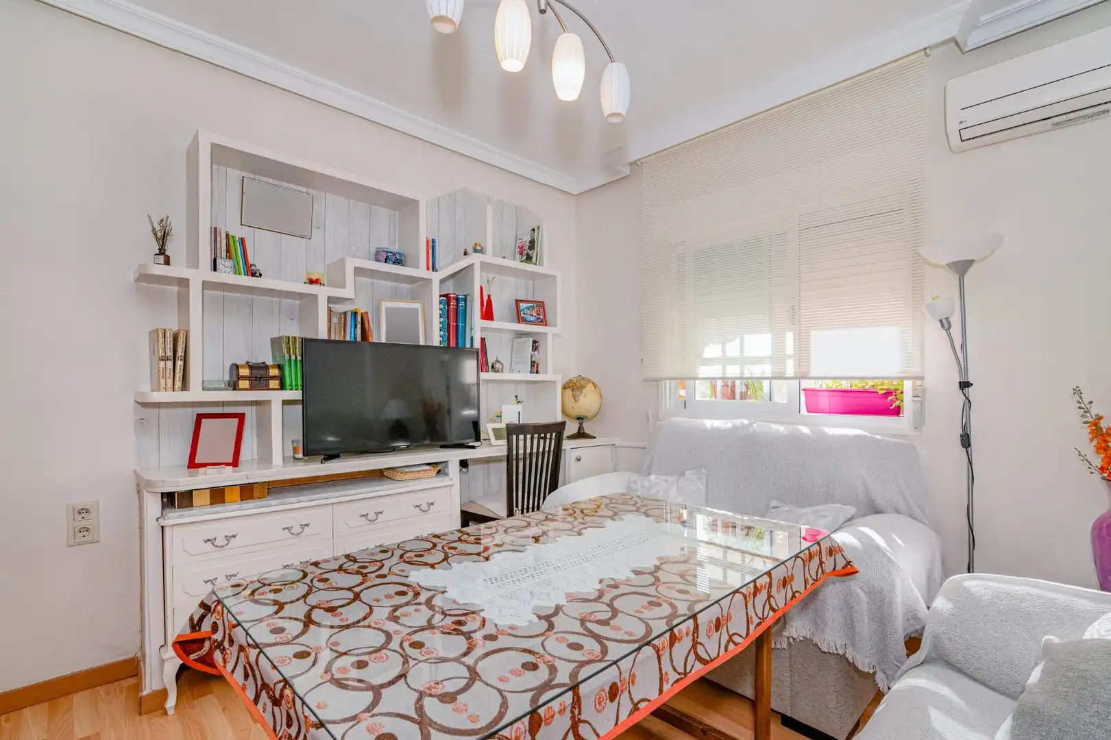 Sala de estar de Piso en venta en La Zubia con Aire acondicionado, Calefacción y Trastero