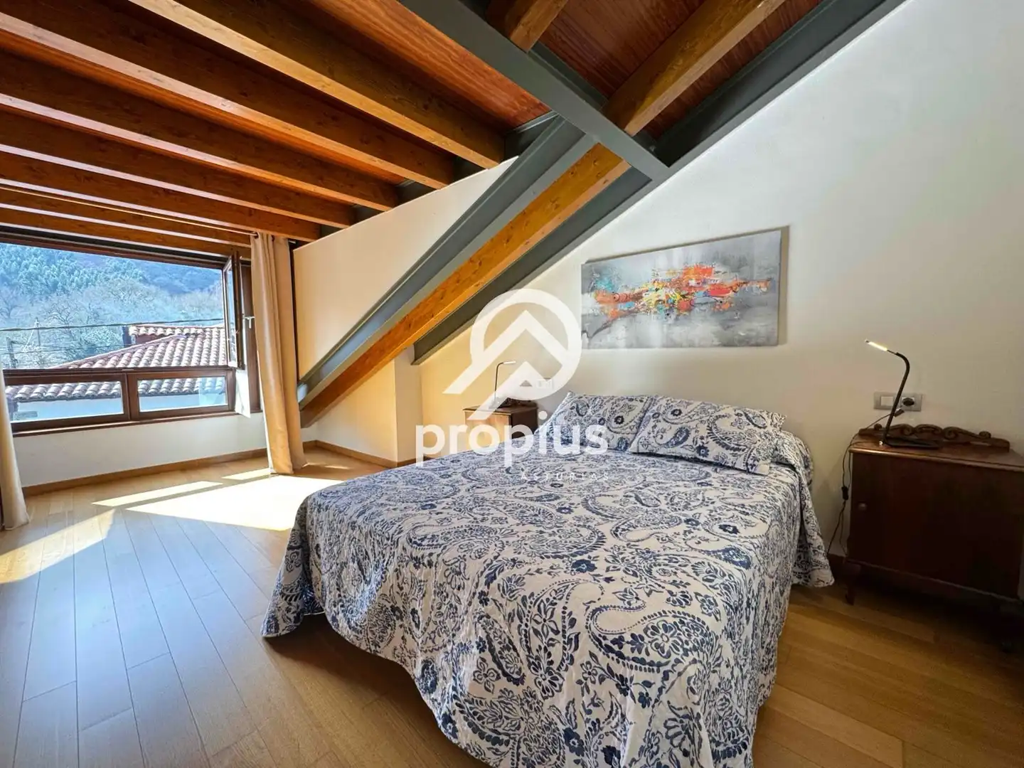 Schlafzimmer von Einfamilien-Reihenhaus zum Verkauf in Llanes mit Heizung und Möbliert