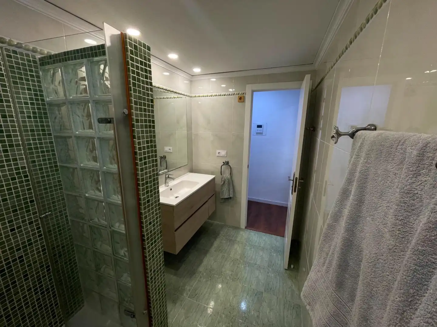 Bathroom of Duplexes for rent in Valencia  with Parquet flooring, Terrace and Furnished