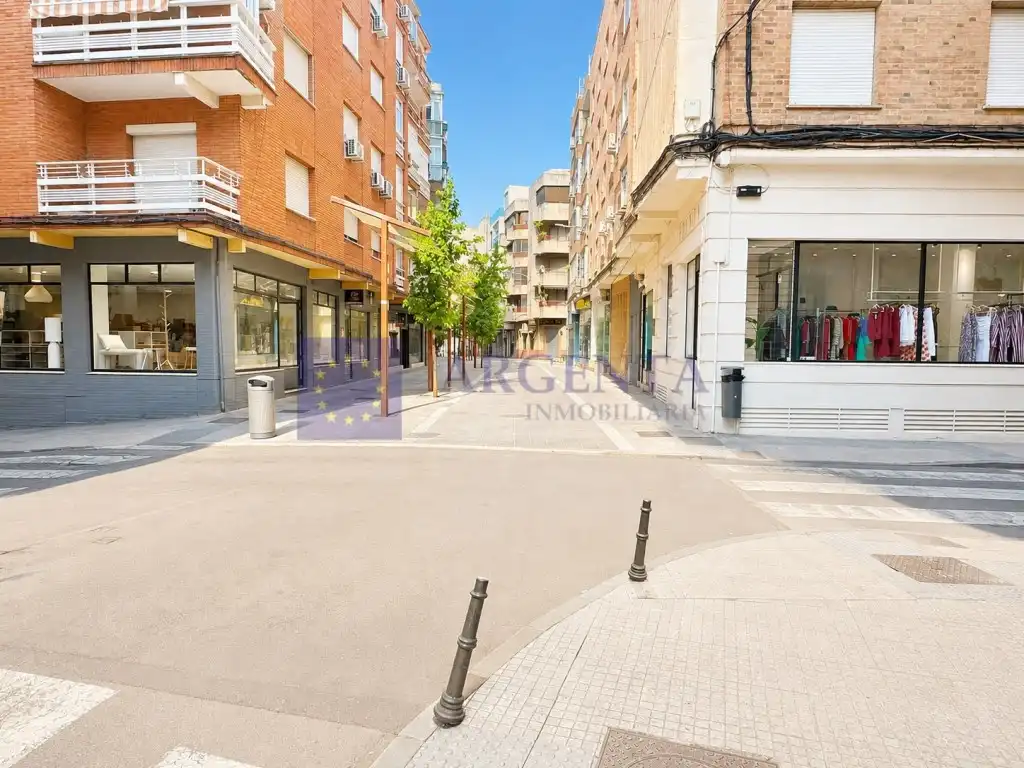 Local comercial en venda a Centro, imagen 2