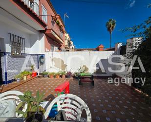 Vista exterior de Casa adosada en venda en Mairena del Aljarafe amb Terrassa i Piscina