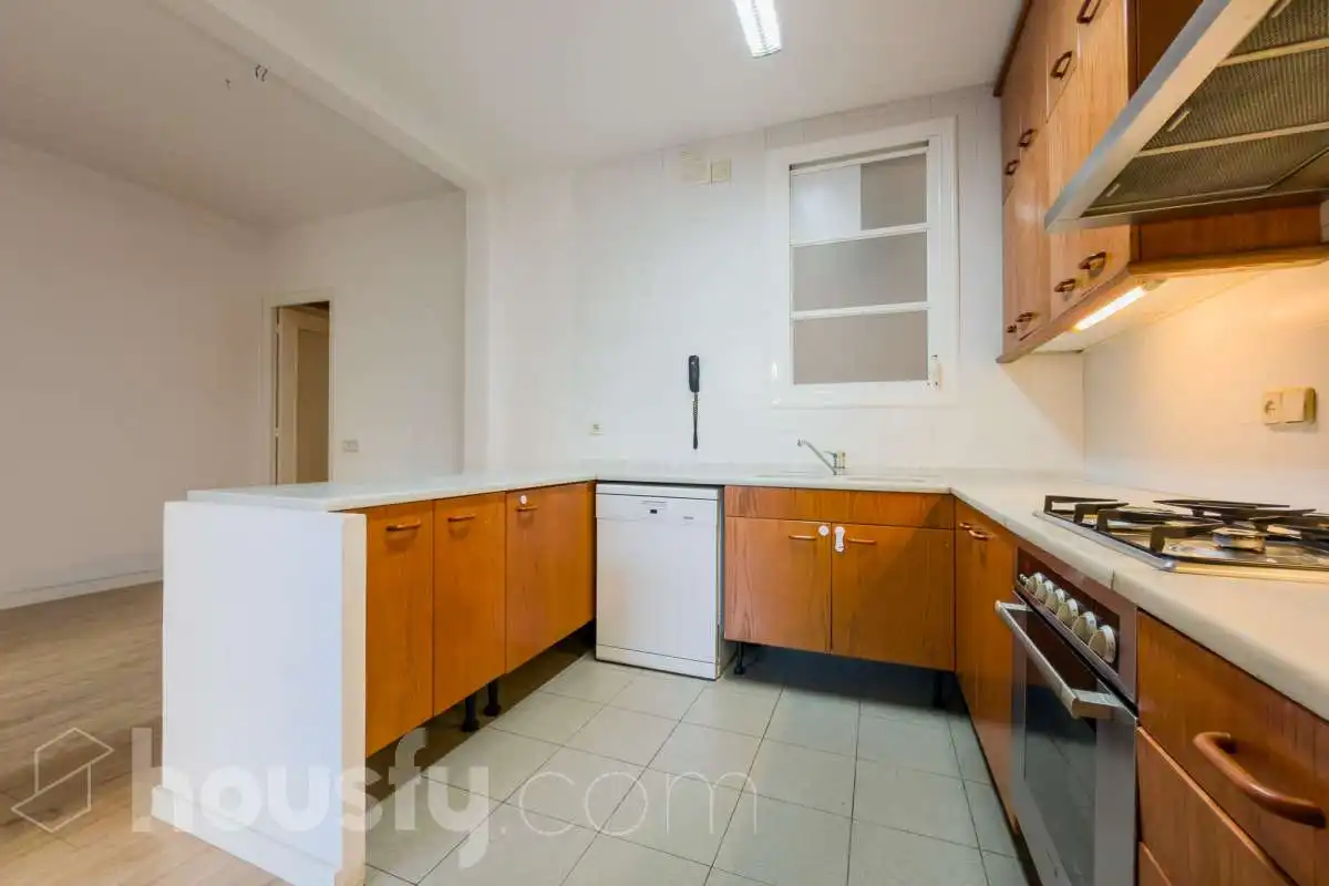 Cuina de Pis en venda en Barcelona amb Aire condicionat, Calefacció i Parquet