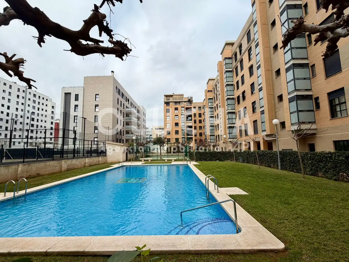 Piscina de Piso en venta en Castellón de la Plana / Castelló de la Plana con Balcón