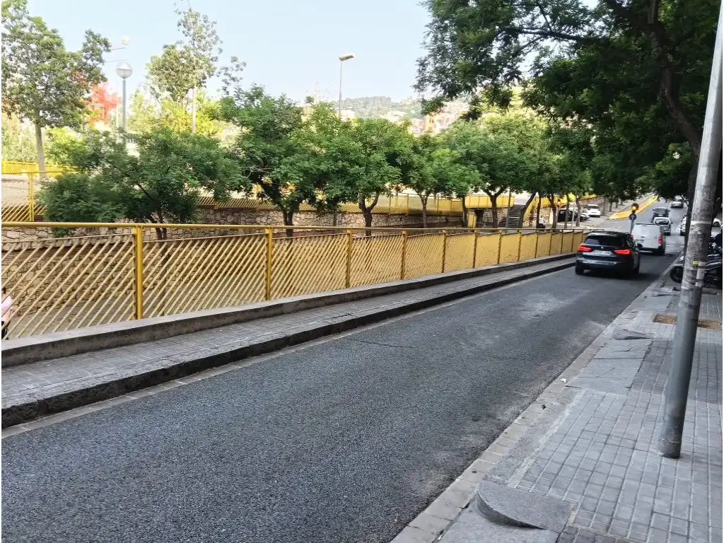 Vista exterior de Garatge en venda en Barcelona