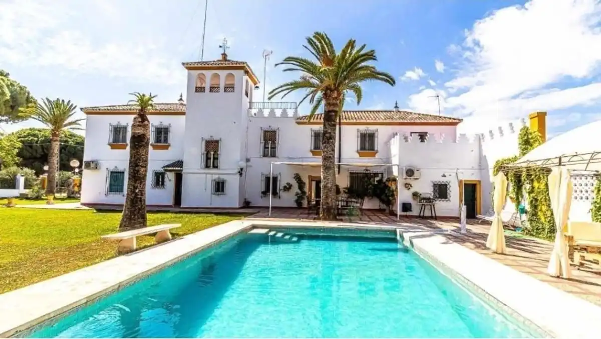 Vista exterior de Casa o xalet en venda en Marchena amb Aire condicionat, Calefacció i Jardí privat