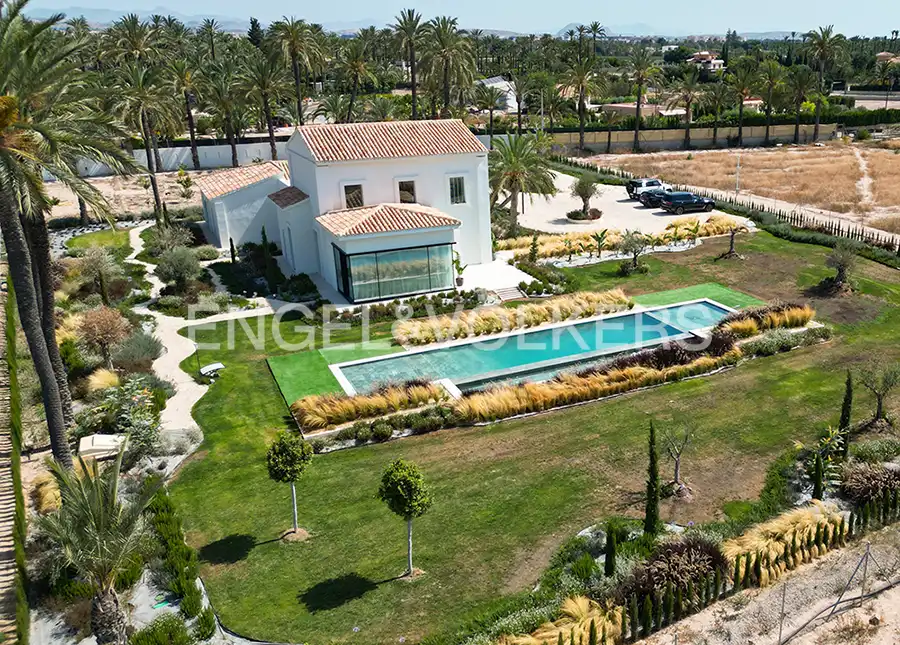 Vista exterior de Casa o xalet en venda en Elche / Elx amb Aire condicionat, Calefacció i Jardí privat