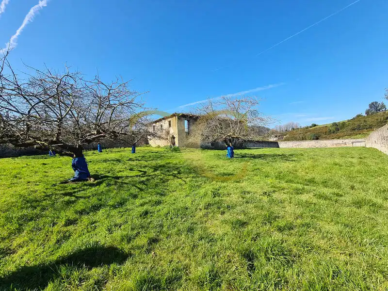 Casa o chalet en venta en Las Regueras   con Jardín privado