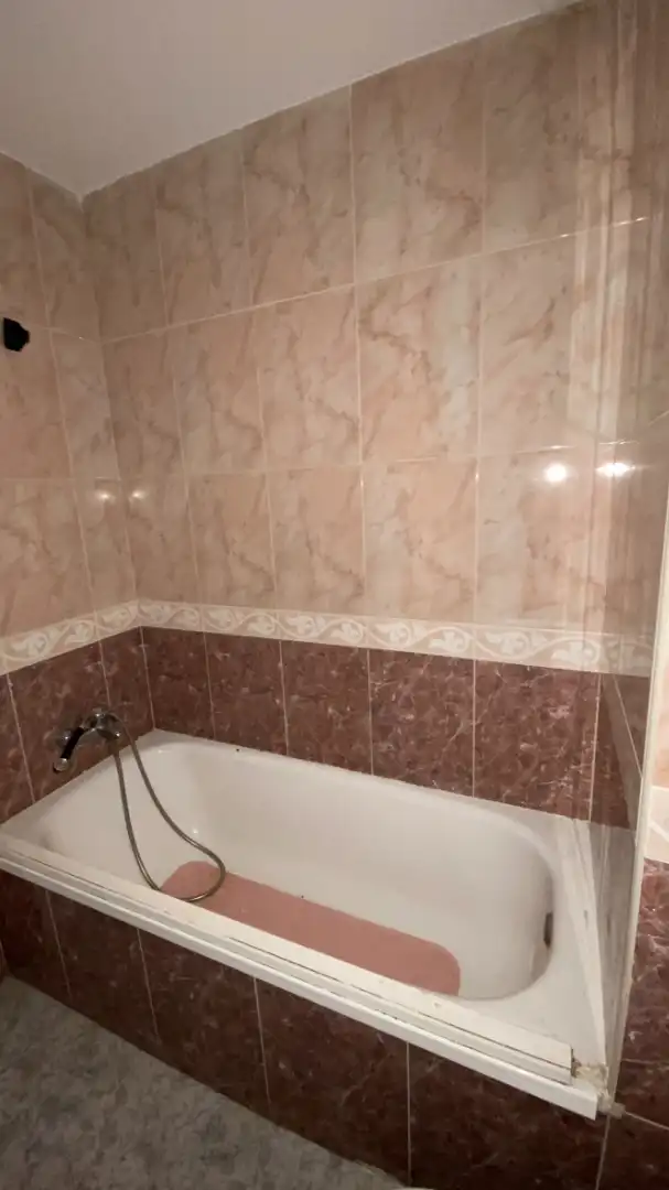 Baño de Piso en venta en Jerte con Amueblado, Horno y Lavadora