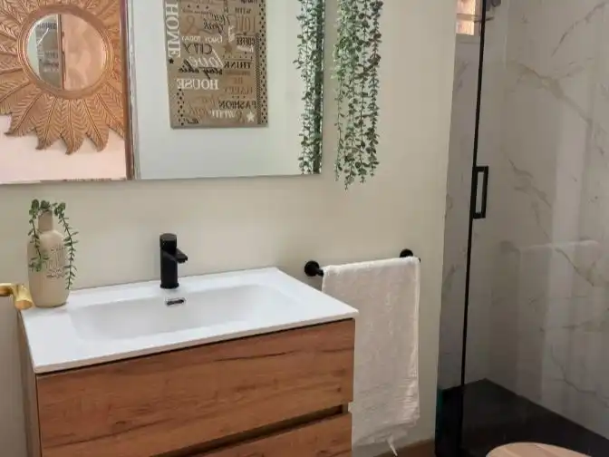 Bathroom of Flat for rent in Benidorm  with Air Conditioner, Heating and Parquet flooring