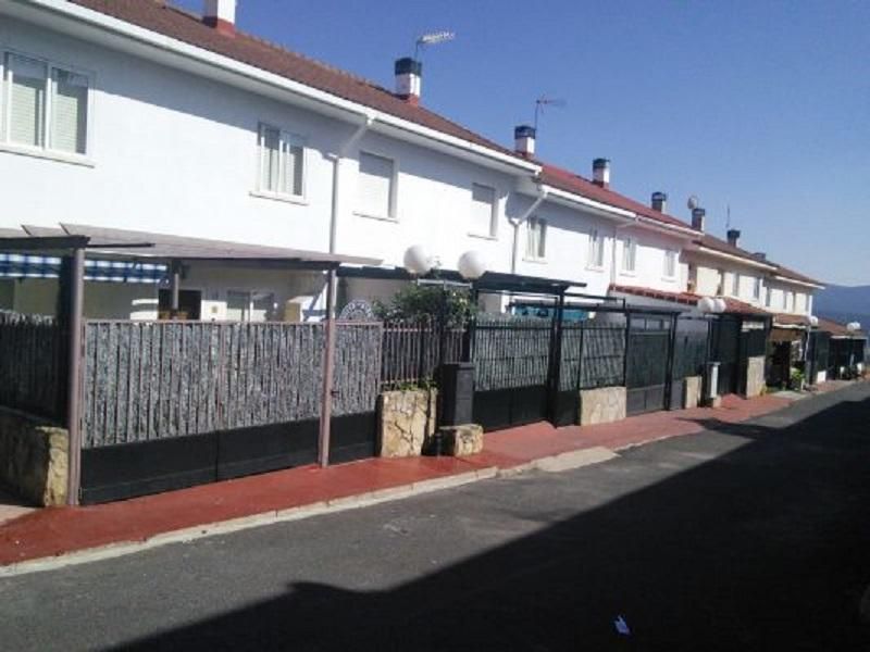 Vista exterior de Casa o chalet en venta en El Espinar con Terraza