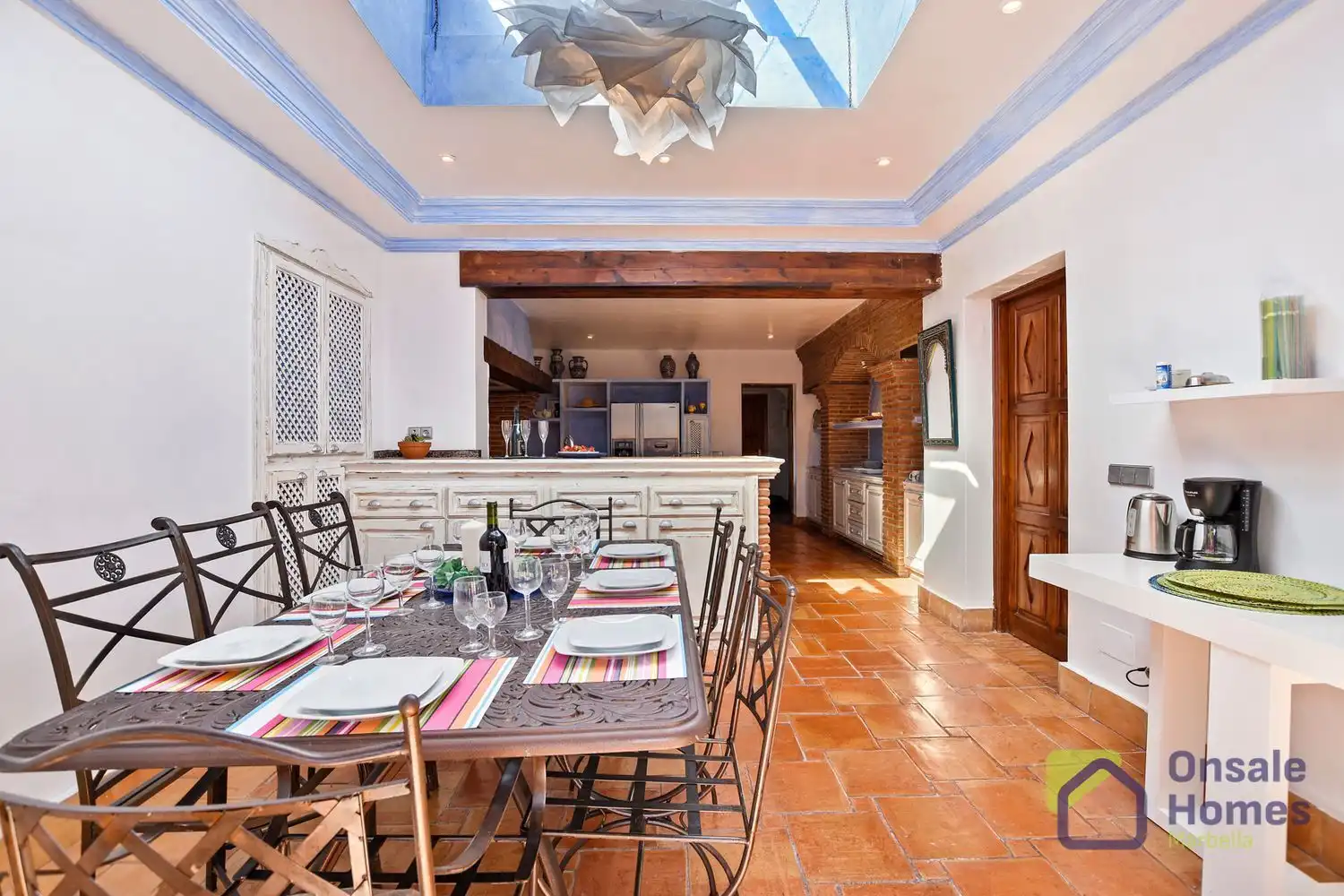 Menjador de Casa o xalet en venda en Marbella amb Aire condicionat, Jardí privat i Terrassa