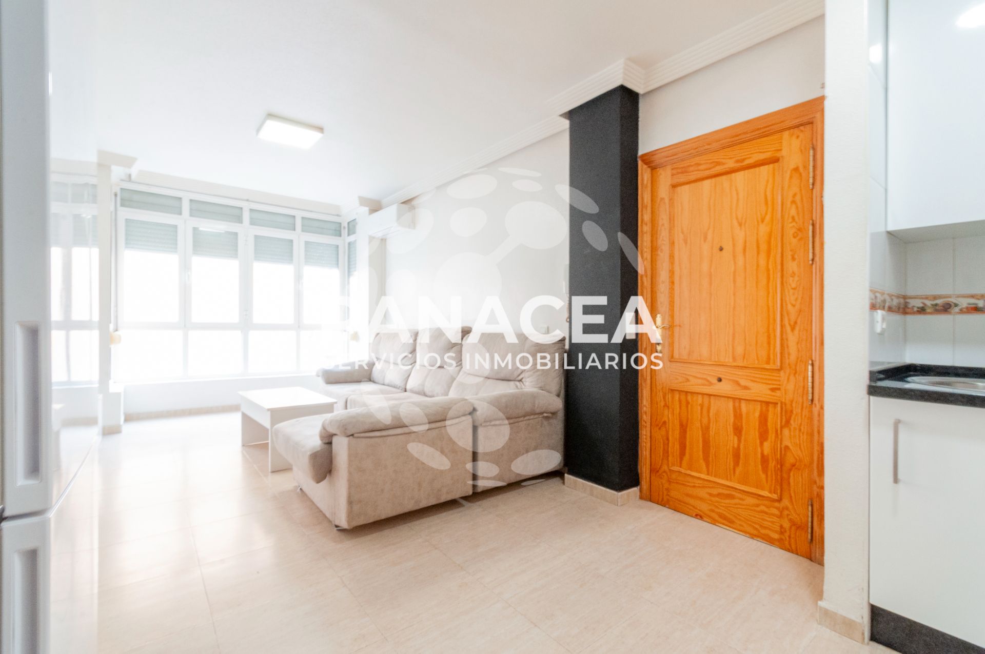 Dormitori de Pis en venda en  Almería Capital amb Moblat, Rentadora i Internet