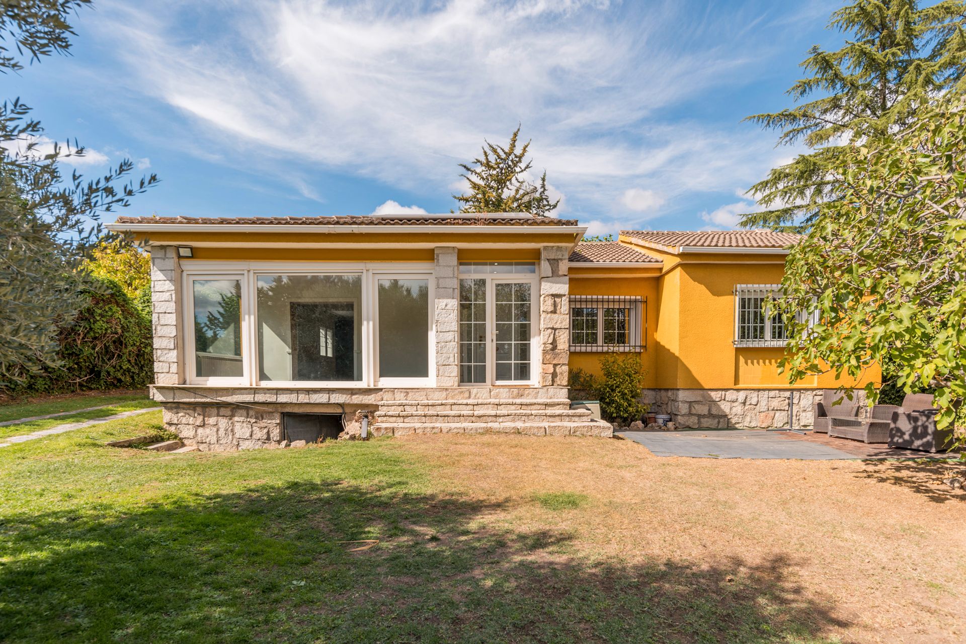 Exterior view of House or chalet for sale in El Molar (Madrid)  with Heating, Private garden and Swimming Pool