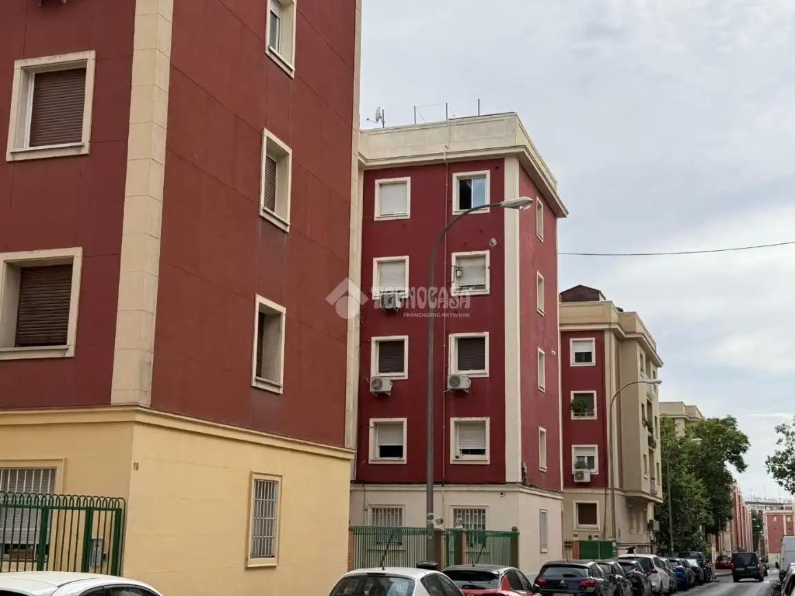 Vista exterior de Piso en venta en Madrid con Calefacción