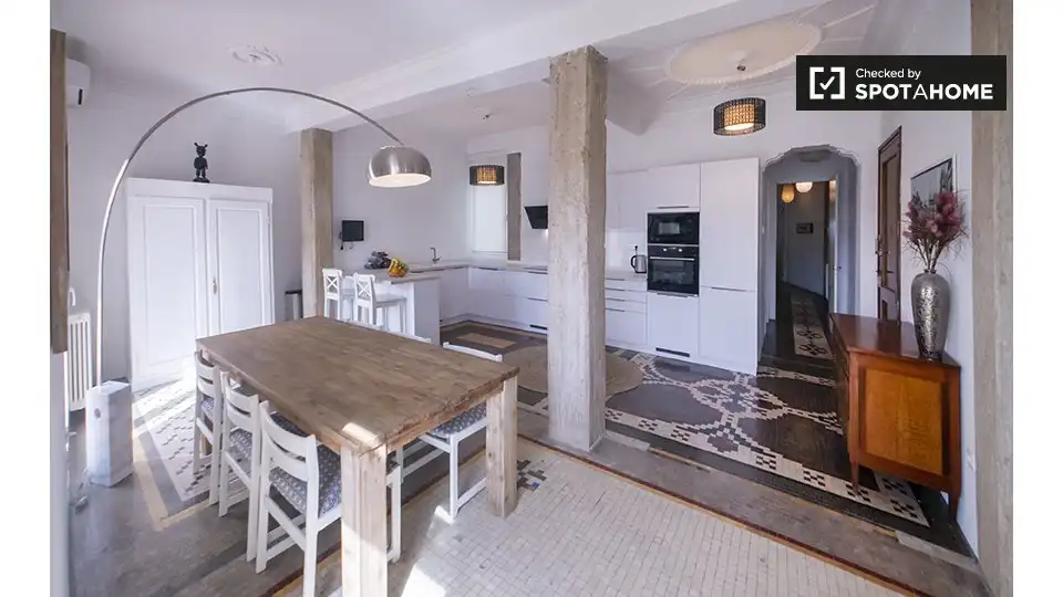 Flat with terrace to rent in L'Eixample