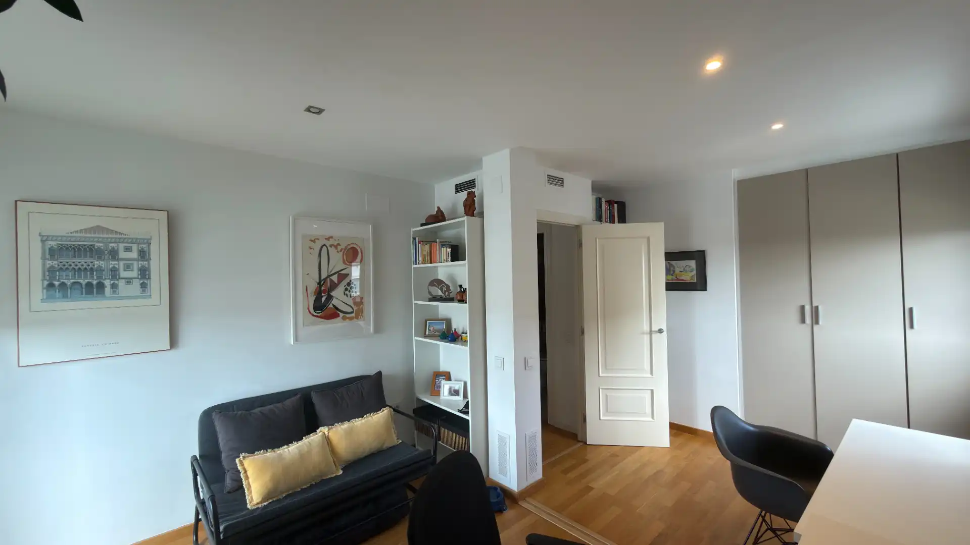 Living room of Flat for sale in Terrassa  with Air Conditioner, Heating and Parquet flooring