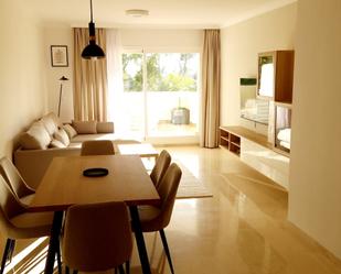 Sala d'estar de Apartament de lloguer en Marbella amb Aire condicionat, Terrassa i Moblat