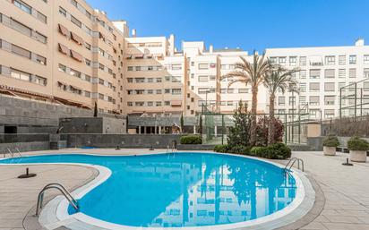 Piscina de Pis en venda en  Madrid Capital amb Aire condicionat, Calefacció i Jardí privat