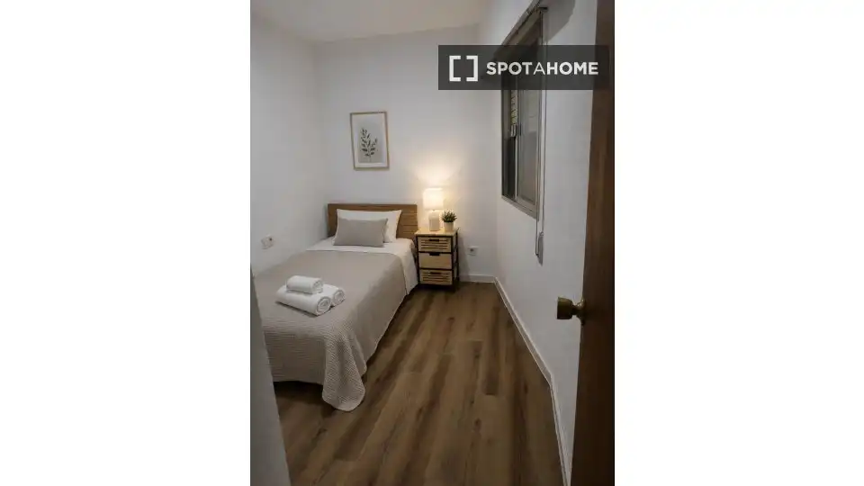 Bedroom of Flat for share in Benidorm  with Air Conditioner, Heating and Furnished