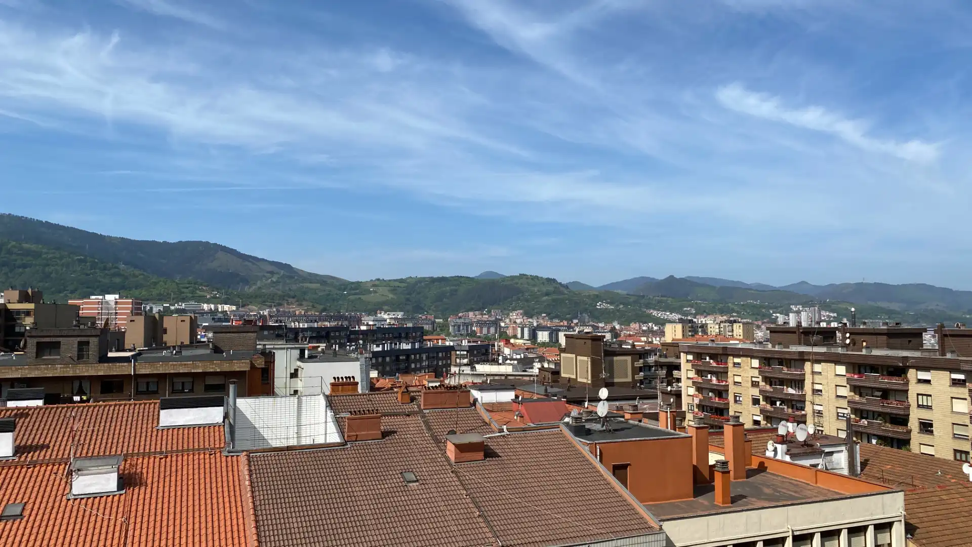 Vista exterior de Piso de alquiler en Bilbao  con Calefacción, Terraza y Amueblado