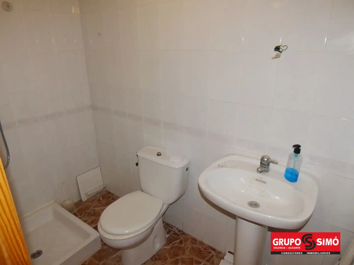 Badezimmer von Einfamilien-Reihenhaus zum Verkauf in Chilches / Xilxes mit Terrasse und Ofen