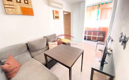 Living room of Flat for sale in  Sevilla Capital  with Air Conditioner and Furnished
