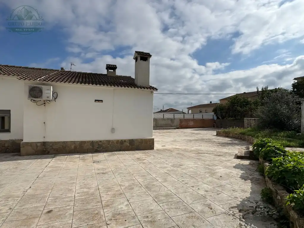 Exterior view of Houses for sale in Albinyana, Tarragona