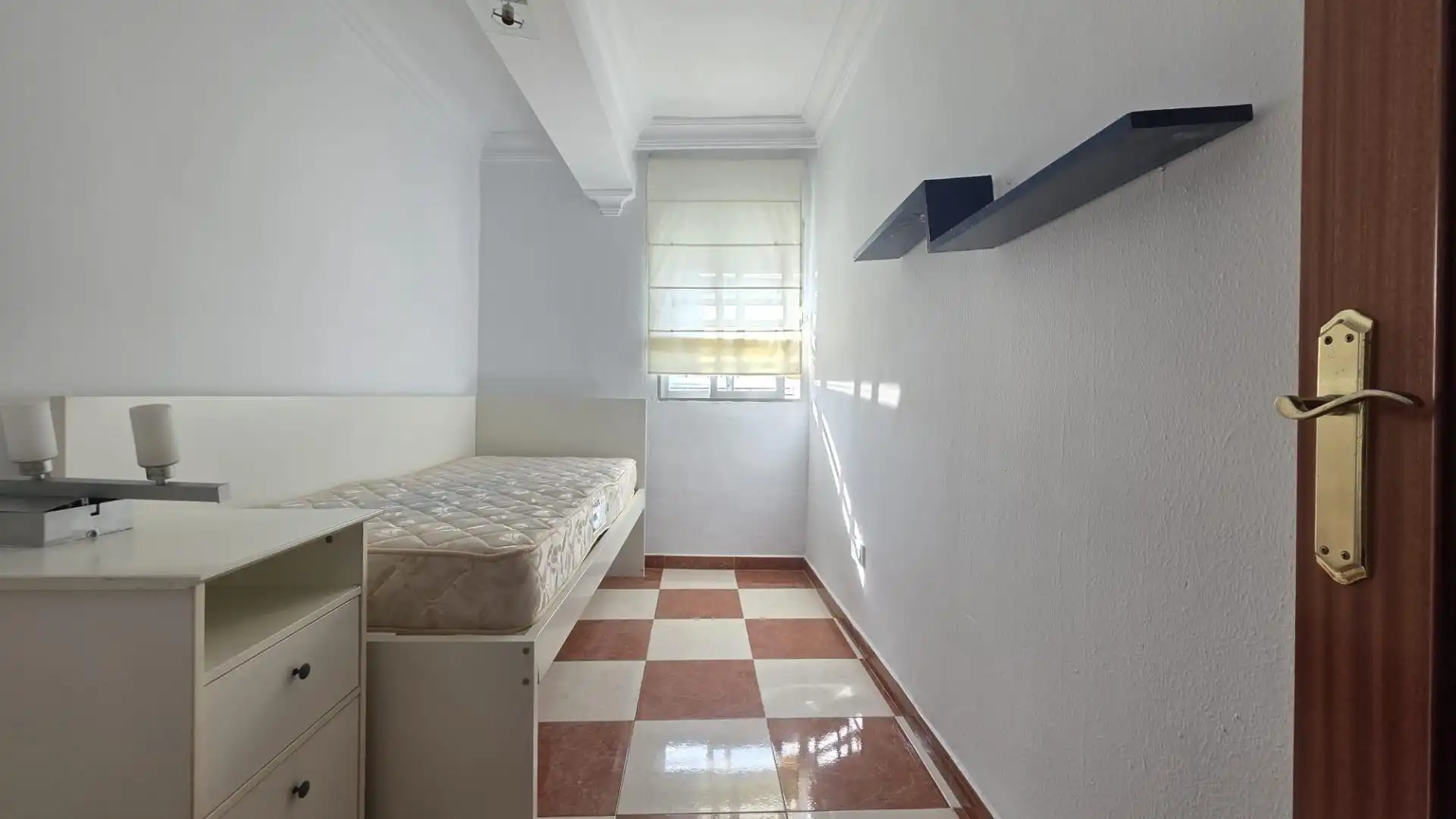 Habitación de Piso en venta en Camas con Aire acondicionado y Balcón