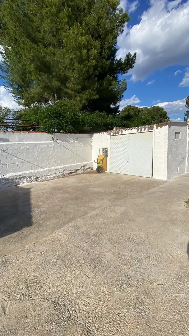 Aparcament de Casa o xalet en venda en La Pobla de Vallbona amb Aire condicionat, Terrassa i Piscina comunitària