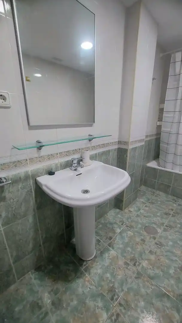 Bathroom of Apartments for rent in Jaén  with Air Conditioner and Furnished