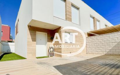 Exterior view of Single-family semi-detached for sale in San Antonio de Benagéber  with Air Conditioner and Terrace