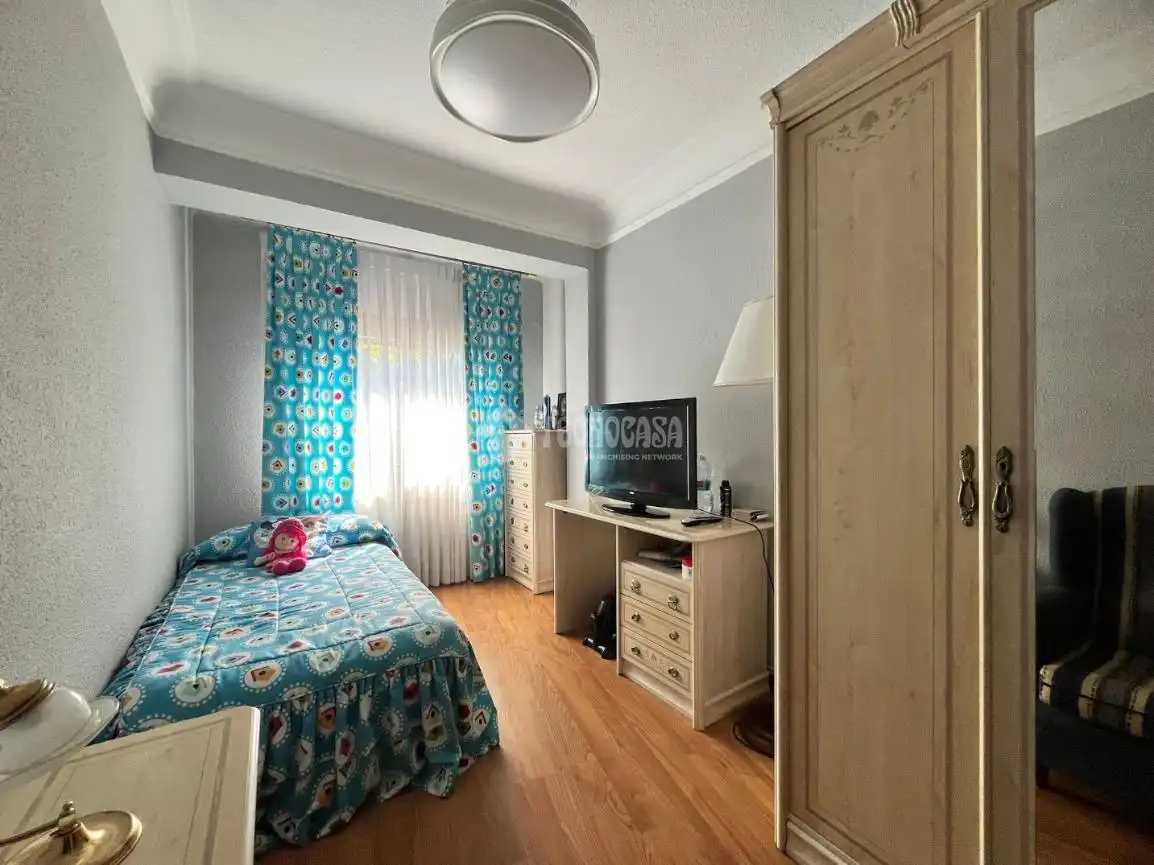 Bedroom of Flat for sale in Zaragoza  with Storage room