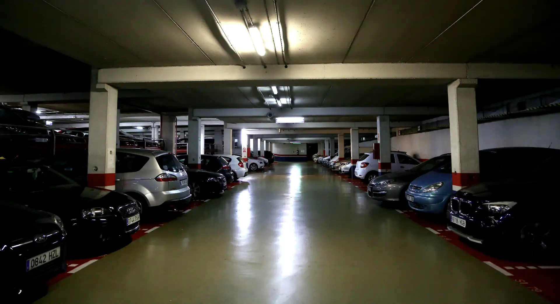 Einzelparkplatz mit Aufzug zur Miete in Plaça de Manuel Corachán 4
