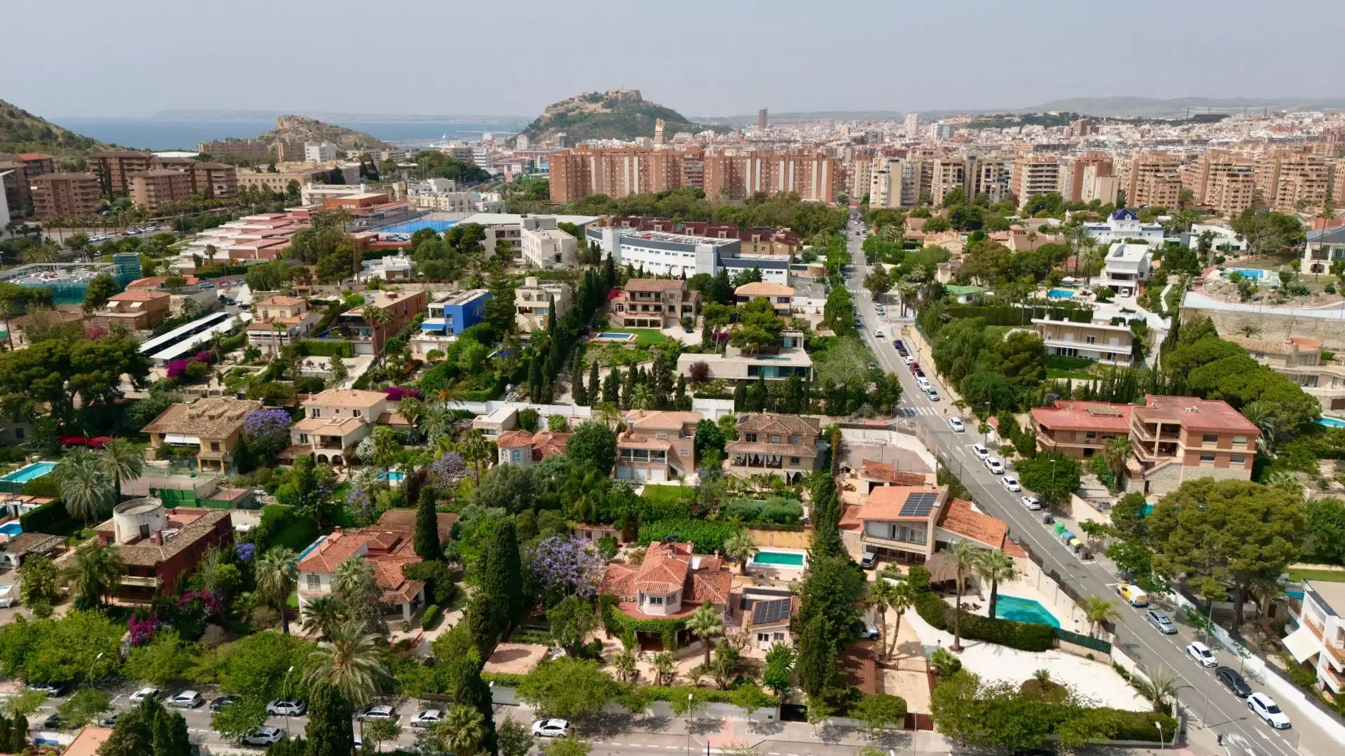 Vista exterior de Casa o xalet en venda en Alicante / Alacant amb Aire condicionat, Calefacció i Jardí privat