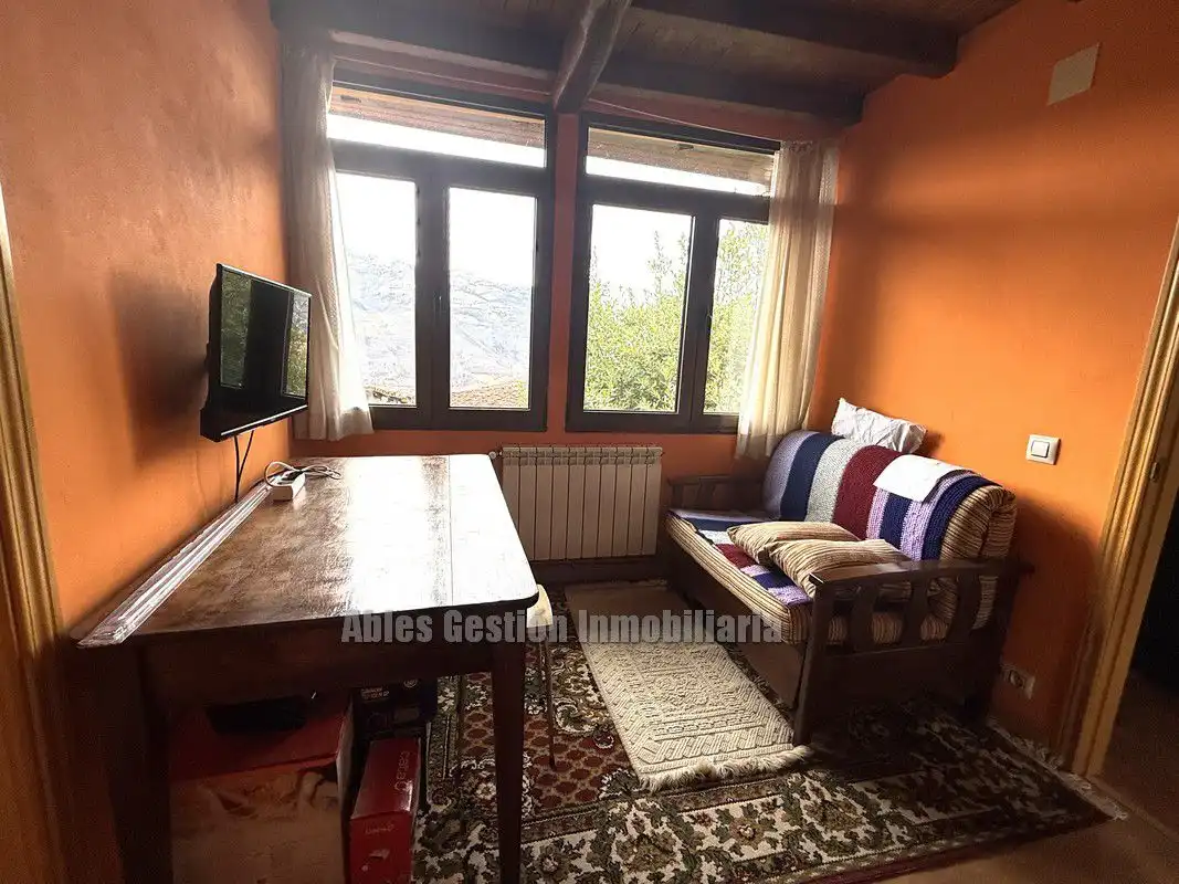 Wohnzimmer von Haus oder Chalet zum Verkauf in Quirós mit Heizung und Abstellraum