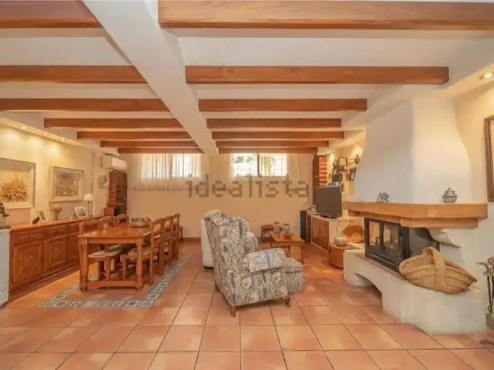Sala de estar de Casa adosada en venta en Alicante / Alacant con Aire acondicionado, Calefacción y Jardín privado
