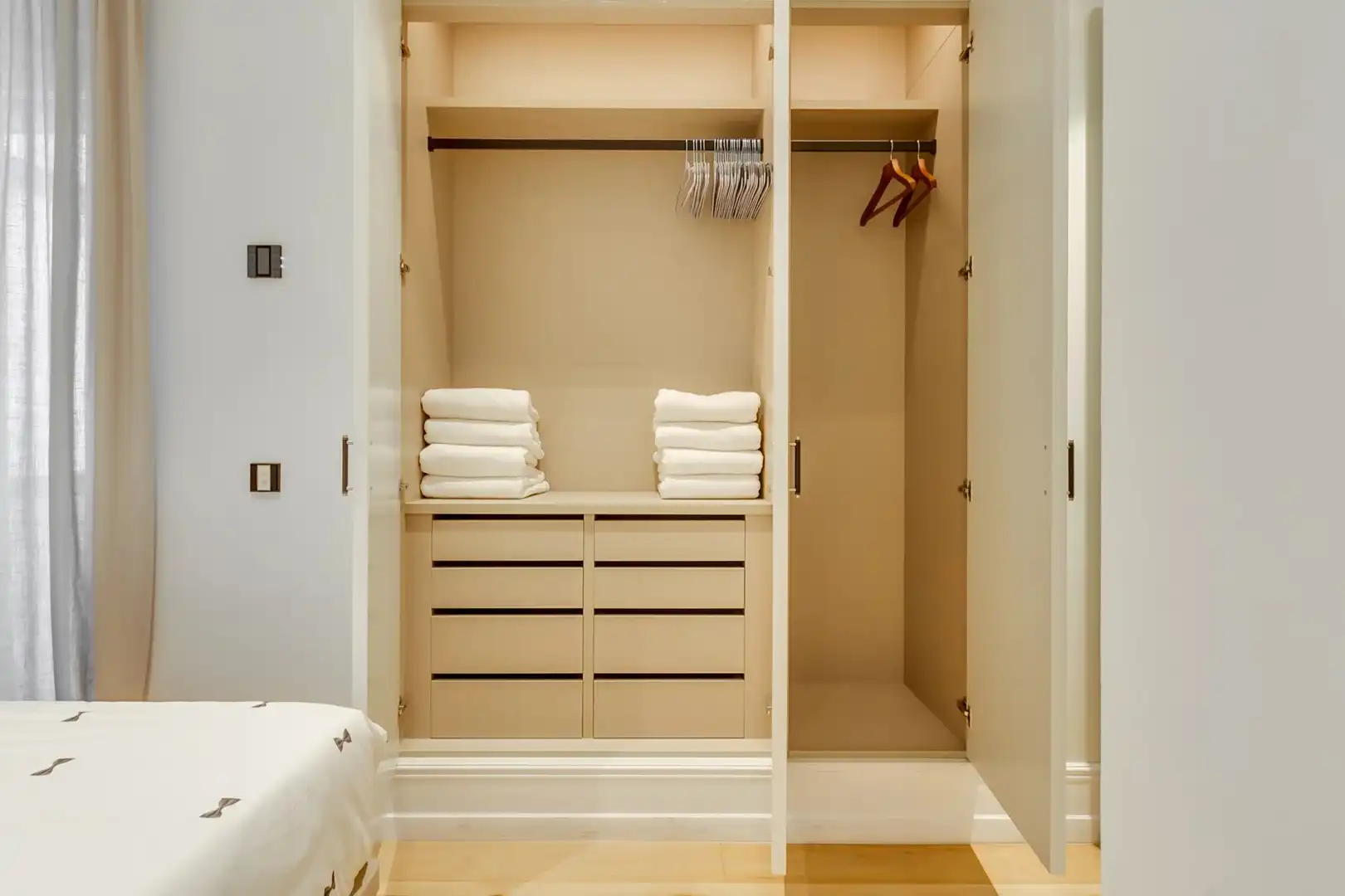 Bedroom of Flat for rent in Madrid  with Air Conditioner, Heating and Storage room
