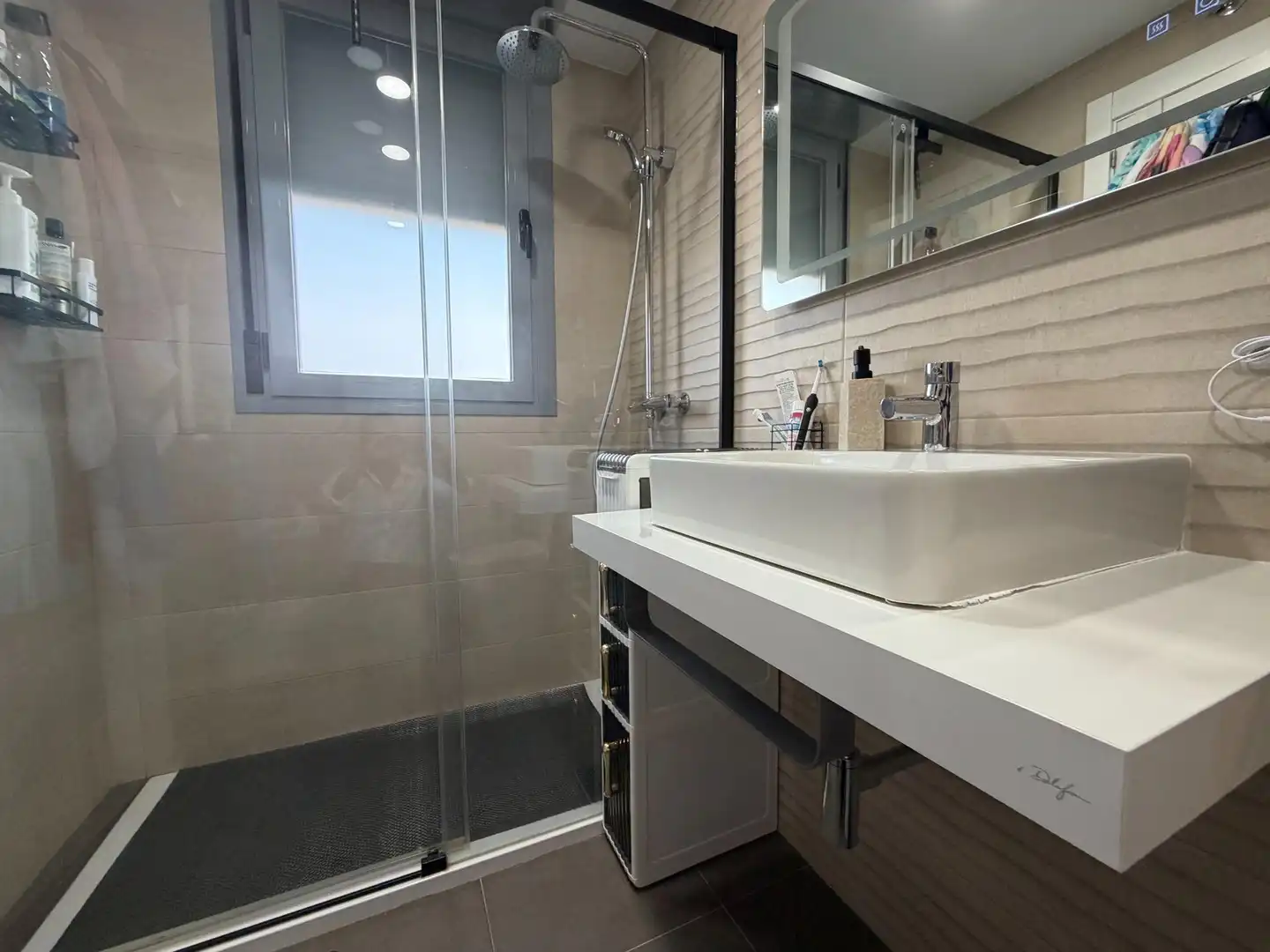 Badezimmer von Dachboden zum Verkauf in Alovera mit Klimaanlage, Heizung und Terrasse