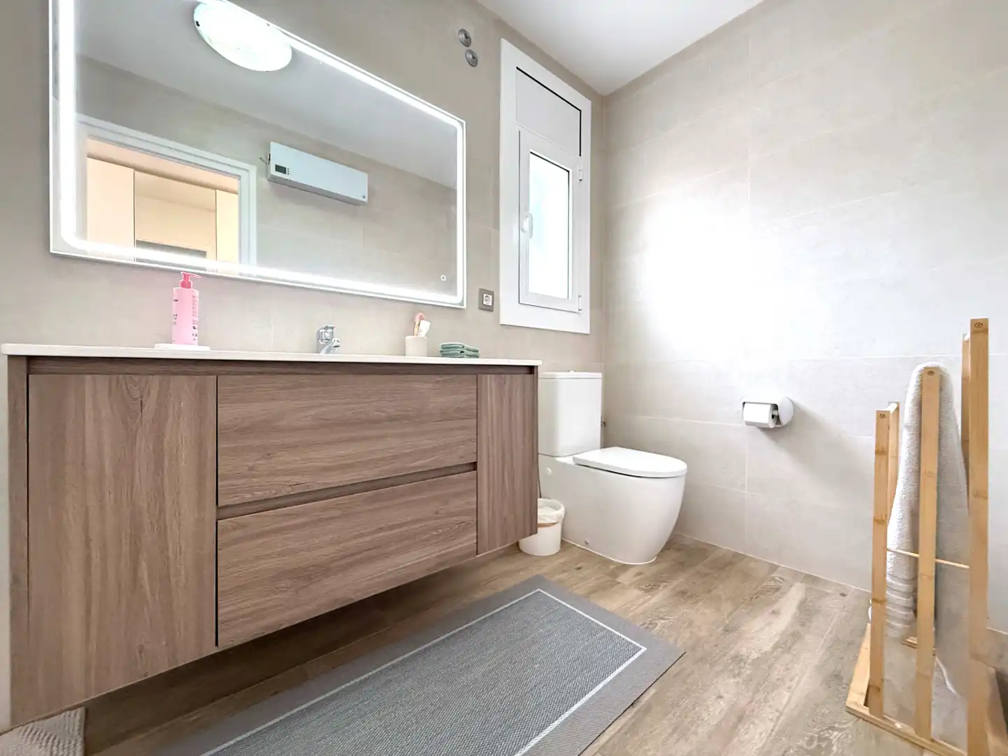 Badezimmer von Einfamilien-Reihenhaus zum Verkauf in Cambrils mit Klimaanlage, Heizung und Terrasse