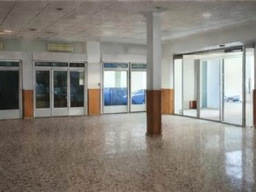 Local comercial de lloguer a Mediterráneo - Ronda Lindaraja