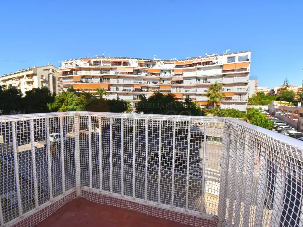 Vista exterior de Estudi en venda en Fuengirola amb Aire condicionat, Terrassa i Balcó