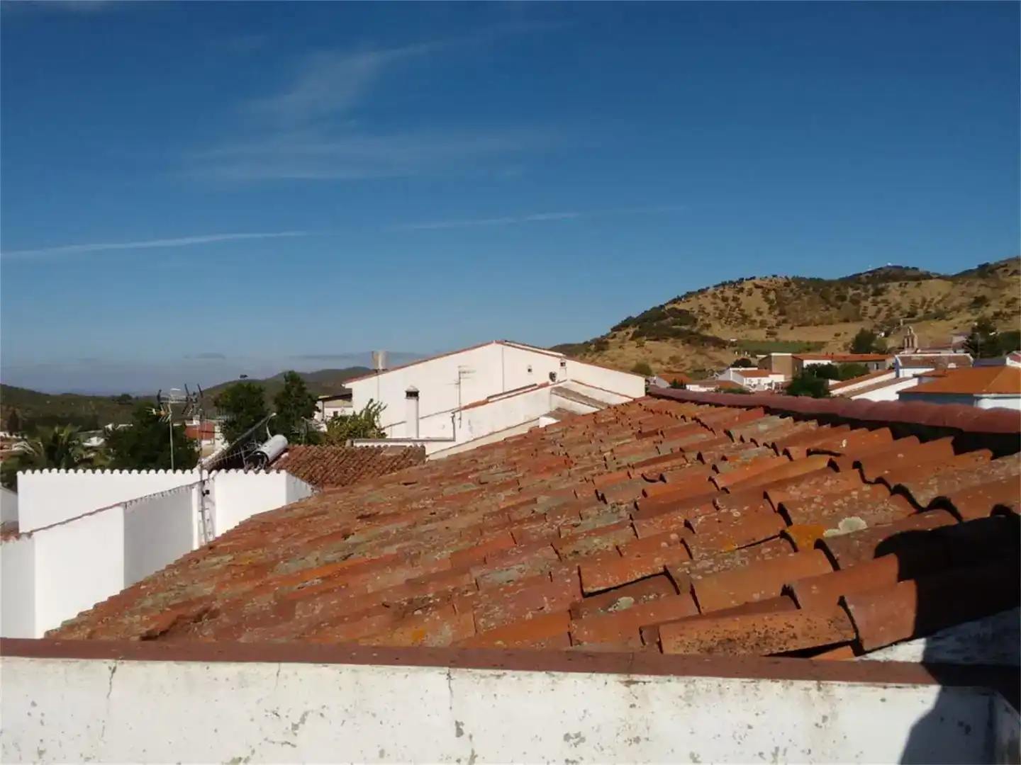 Vista exterior de Casa adosada en venda en Guadalcanal amb Moblat i Balcó