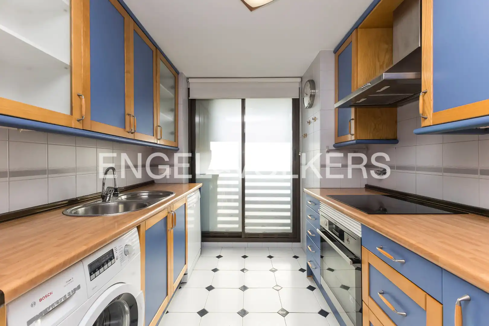 Cocina de Piso de alquiler en Madrid con Aire acondicionado, Calefacción y Jardín privado