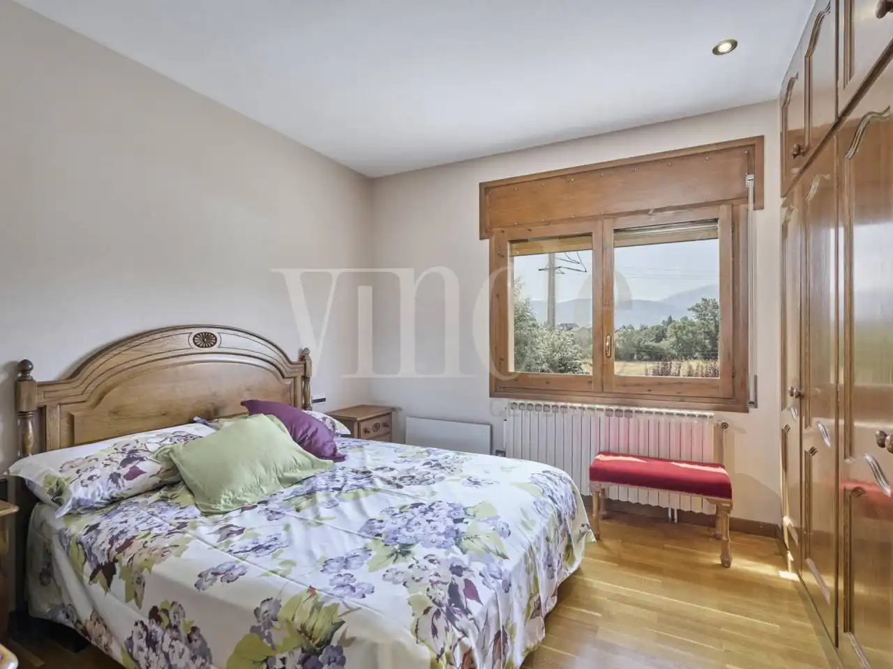 Dormitori de Casa o xalet en venda en Puigcerdà amb Calefacció, Jardí privat i Parquet
