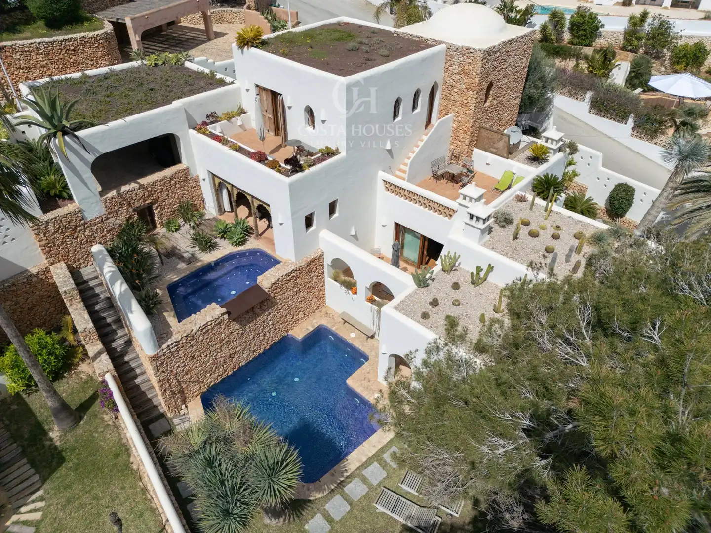 Vista exterior de Casa o xalet en venda en Moraira amb Aire condicionat, Calefacció i Jardí privat