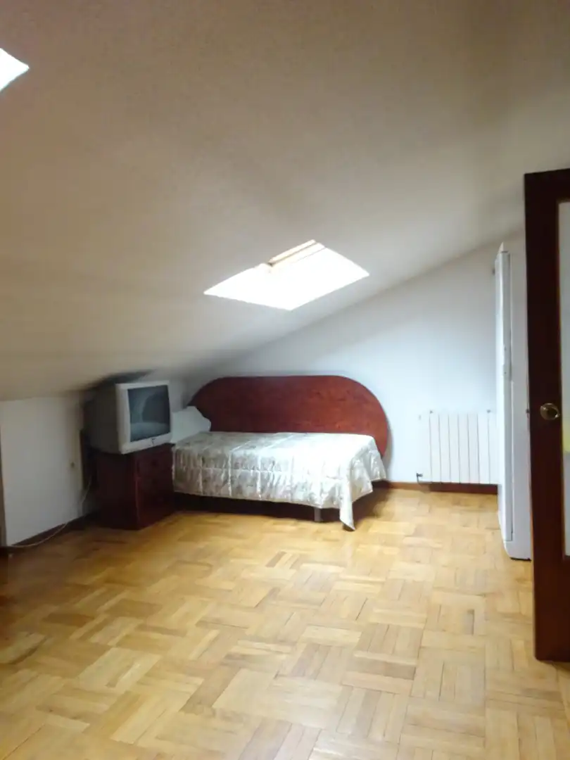 Habitación de Casa o chalet en venta en Villaviciosa de Odón con Aire acondicionado, Calefacción y Jardín privado