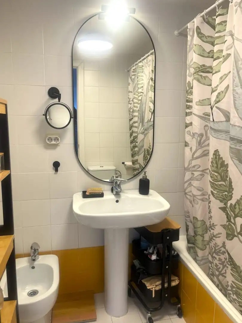 Badezimmer von Wohnung zur Miete in Sevilla mit Klimaanlage und Heizung
