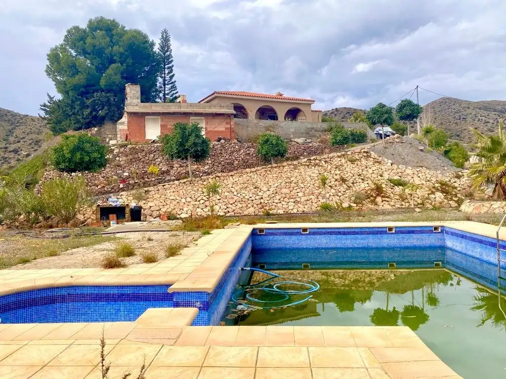 Casa amb piscina en venda a Tébar - Los Arejos
