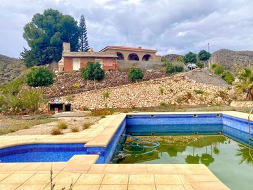 Casa amb piscina en venda a Tébar - Los Arejos